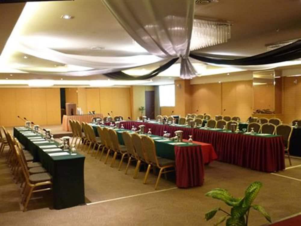 Tower Regency & 4*